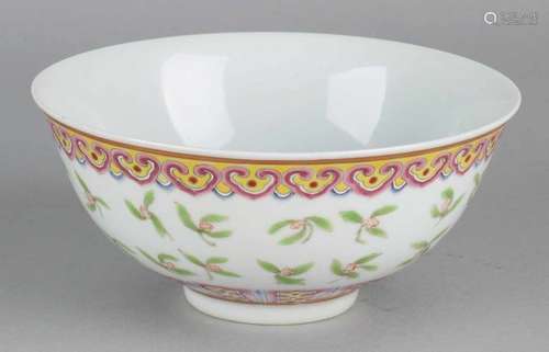 Ancient Chinese porcelain Family Rose bowl with imperial yellow, floral decors and six character