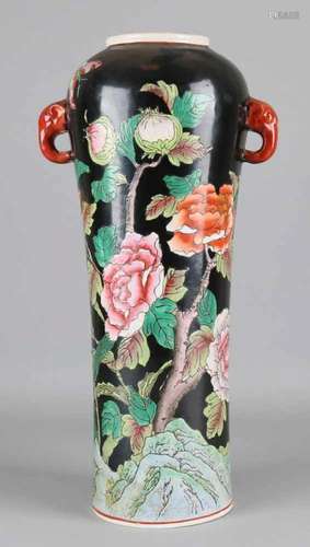 Large old Chinese Family Noir vase. With birds and peonies decor and elephant heads (soil mark).