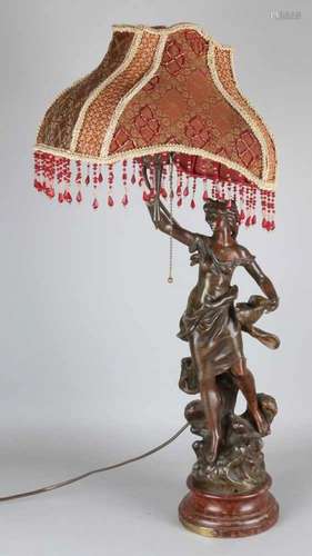 Antique French composition metal table lamp. Later electrified. Circa 1900. Size: H 69 cm. In good