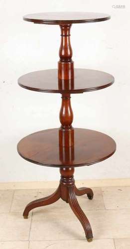 Large 19th century English mahogany floor table on three legs. Size: 120 x 55 cm ø. In good