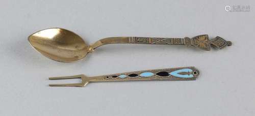 Silver 835/000 gilded Russian fork with enamelled handle and a gold-colored Russian spoon. Size: 9 -