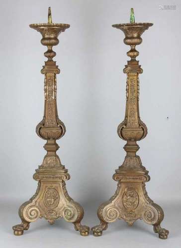 Two beautiful large 19th century bronze Neo Renaissance candlesticks. Size: 76 cm. In good