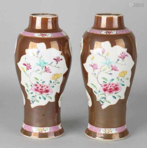 Two large 18th century Chinese porcelain vases with floral decors and capuchin glaze. One vase good.