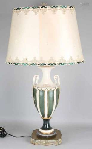 Antique porcelain table lamp with brass base. In amphora form. Circa 1900. Size: H 77 cm. In good