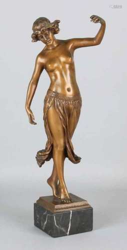 Antique signed bronze figure on black marble base. Half-naked lady. Onslow Foro? Circa 1910. Size: