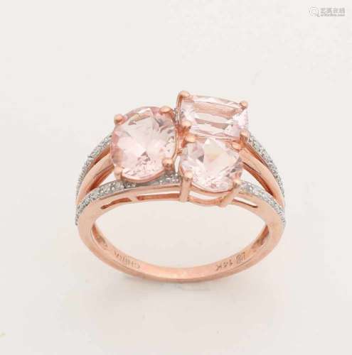 Red gold ring, 585/000, with morganite and diamond. Ring with a round, oval and rectangular