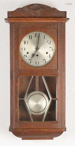 Antique oak Westminster regulator with quarter turn movement and cut glass. Circa 1920. Size: 80 cm.