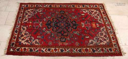 Old Persian rug in the colors red, blue, black and so on. Something wear. Size: 160 x 103 cm. In