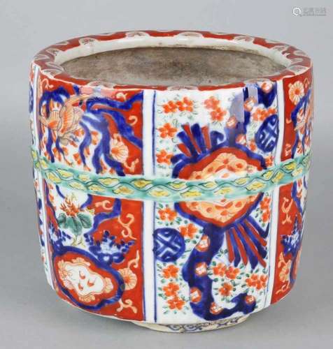 Antique Japanese Imari porcelain flower pot. Size: 16 x 18 cm ø. In good condition. Antiker