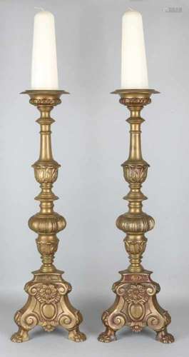 Two large bronze candlesticks in Baroque style. 20th century. Size: H 70 cm. In good condition. Zwei