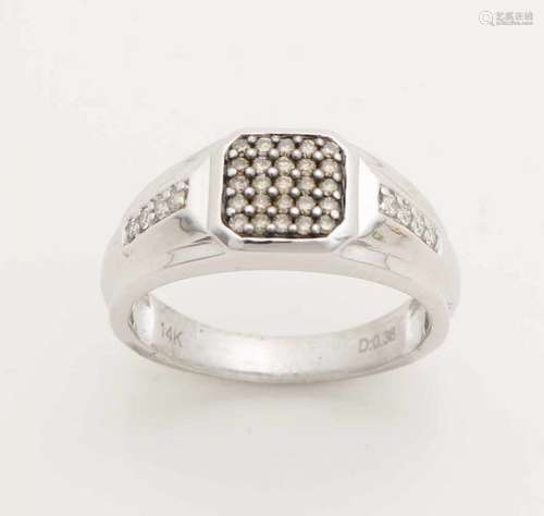 White gold ring, 585/000, with diamonds. A cachet ring in the middle set in a square with 16