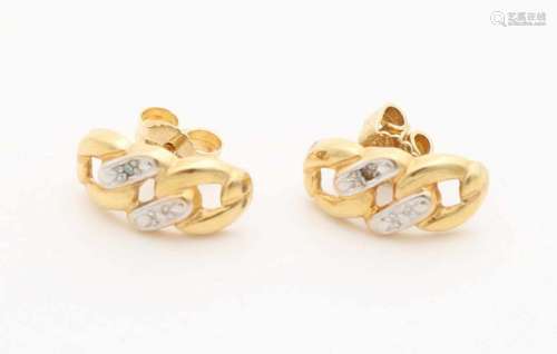Yellow gold earrings, 585/000, in a switch form with a white gold finish with a stone. length 14 mm.