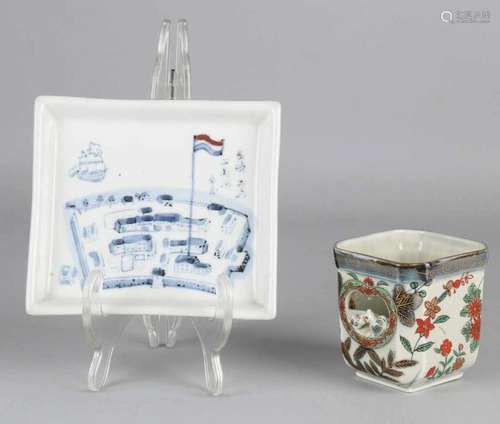 Two times Japanese porcelain. 20th century. One dish, Dutch fortress. One vase, Imari style. Size: 7