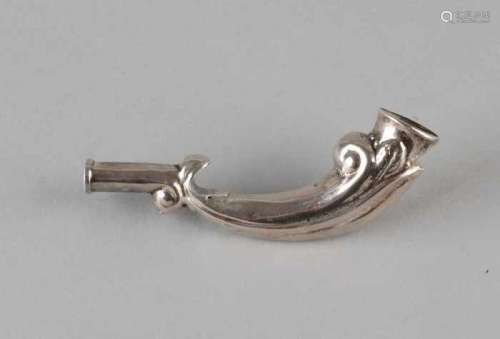 Silver groom pipe, 835/000, entertained to brooch with cannon clasp. about 6.15 grams. In good