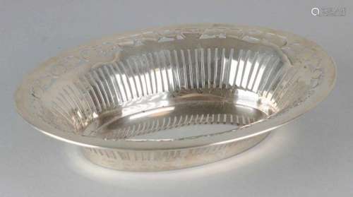 Silver bowl, 800/000, oval model with turned rim with floral sawn decor and with vertical bars.