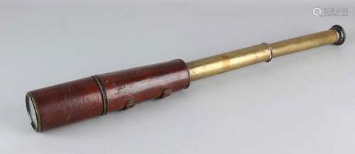 Large antique English brass telescope viewer. R & J Beck Ltd. London 1918. No .: 9403. One dent.