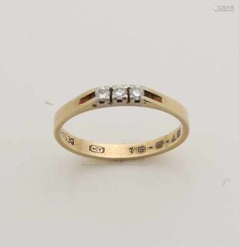 Yellow gold ring, 585/000, with a row of 3 brilliant cut diamonds, total about 0.06 crt. ø 52