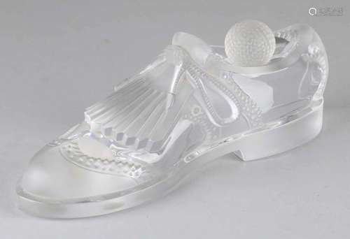 Large 'Royal de Champagne' crystal golf shoe with golf ball. 20th century. Size: 11 x 20 x 10 cm. In