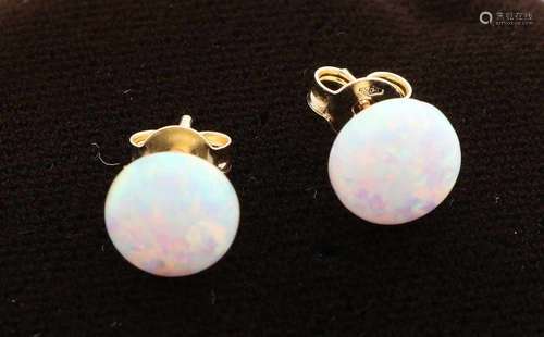 Yellow gold ear studs, 585/000, with opal. Golden plugs with round white opal, ø 8 mm. about 1.1