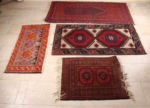 Four smaller old Persian rugs. Size: 63 - 147 cm. In reasonable / good condition. Vier kleinere alte