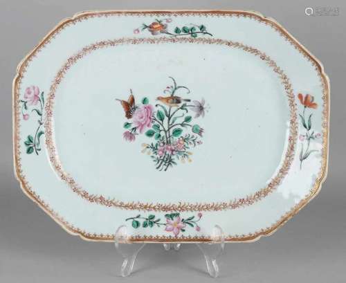 Beautiful 18th century Chinese porcelain Family Rose meat dish with floral and gold decor. Size: