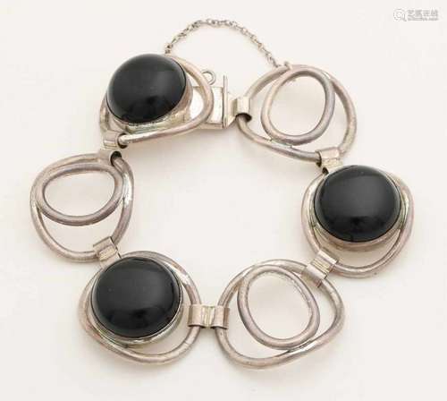 Silver bracelet, 800/000, switch model set with 3 round cabouchon cut onyxes. width 25 mm, length 18