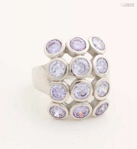 Large silver ring, 925/000, with purple stones. Ring with on the top a rectangular cupboard with