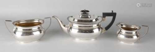 Silver tea service, 925/000, English, consisting of a tea jug, milk jug and sugar bowl with a