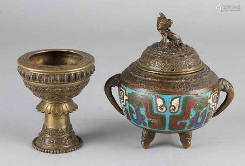 Two antique Oriental bronze incense burners. Among others with cloisonne. Size: 9 - 14 cm. In good