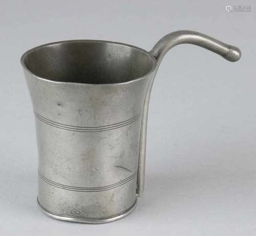 Early 19th century pewter suction cup or 'sheep jug' with floor mark. Size: 9 x 7 x 12 cm. In good