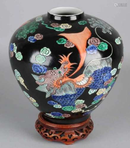 Old Chinese porcelain Family Noir ball vase with fire-breathing Foo dogs + soil brand. 20th century.
