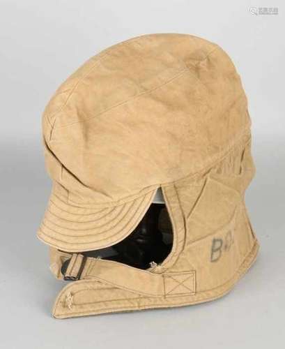 American WW II Mountainers Cap. Banks 9752. Size: 26 x 31 x 24 cm. In good condition.