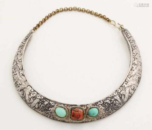 Necklace in white metal, with an arrangement with dragons and set with coral and turquoise.