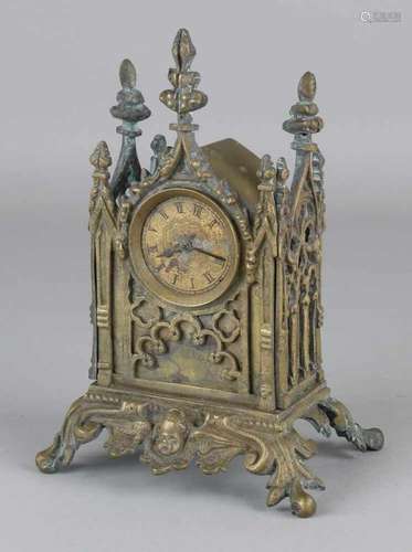 Neo-Gothic brass table clock + pocket watch movement. Not tested. Circa 1880. Size: 18.5 cm. In