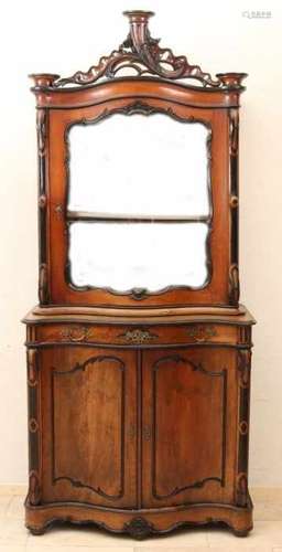 Dutch walnut Willem III bonheur with curved front, glass and mirror. With beautiful removable wood-