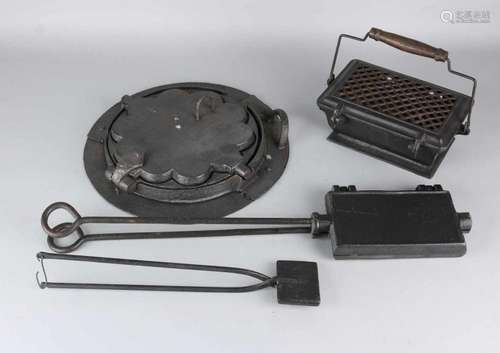 Four times antique cast iron. Consisting of: Three times waffle iron and one stove.  Size: 22 - 59