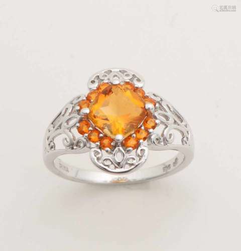 White gold ring, 585/000, with fire opal and citrine. Ring with an openwork head in flower shape set