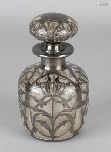 Antique silver overlay Jugendstil decanter. Circa 1910. Size: 15 cm. In good condition. Antiker