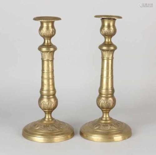 Two brass Empire-style candle candlesticks. 19th century. Size: H 25 cm. In good condition. Zwei