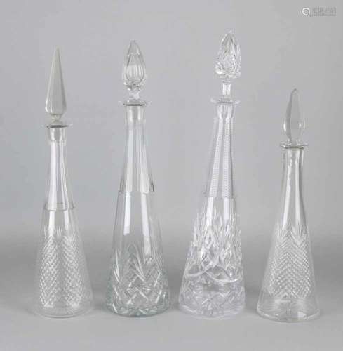 Four times various old / antique crystal glass decanters. Ripe. Size: 34 - 43 cm. In good condition.