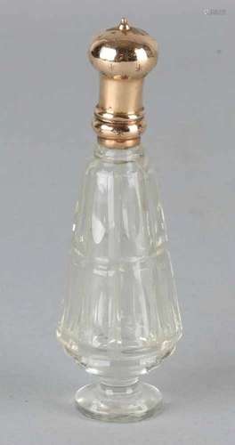 Crystal pewter bottle on round base with yellow gold collar and cap, 585/000, pyramid shaped