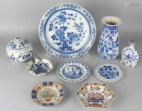 Big lot old / antique Delft / Makkum pottery. (1x Ram). Three plates, two tablets, handle bowl,