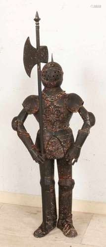 Metal mini armor with halberd. 21st century. Size: 90 cm. In good condition. Metal Mini Rüstung