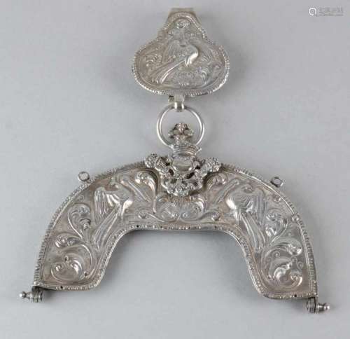 Silver purse clip with skirt hook, 833/000. Antique purse with driven representations of peacocks