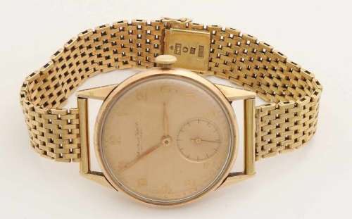 Yellow gold watch, 750/000, with gold colored dial with numbers and a decentral seconds hand.