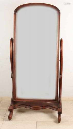 Mahogany standing mirror. With faceted mirror. 20th century. Size: 150 x 80 x 50 cm. In good