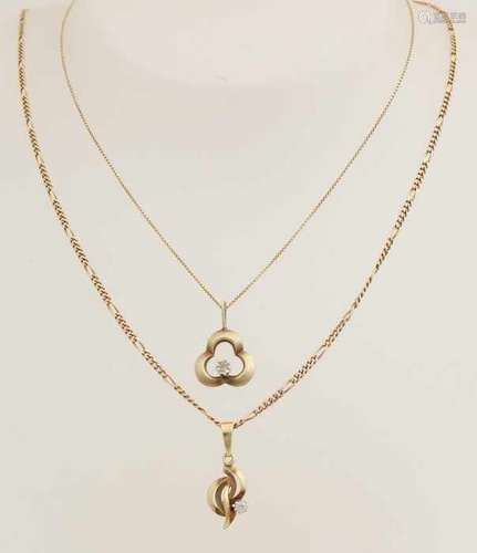 Two yellow gold necklaces with pendants, 585/000, Fine Venetian necklace with flower shaped