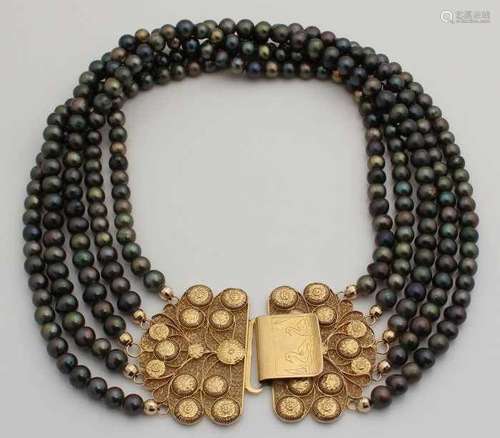 Necklace, 5 rows of dark freshwater pearls, ø 7mm, with large 19th century yellow gold, 750/000,