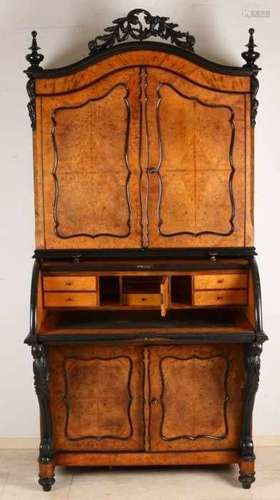 Dutch walnuts Willem III writing secretary with roller cylinder and retractable blade. Drawers