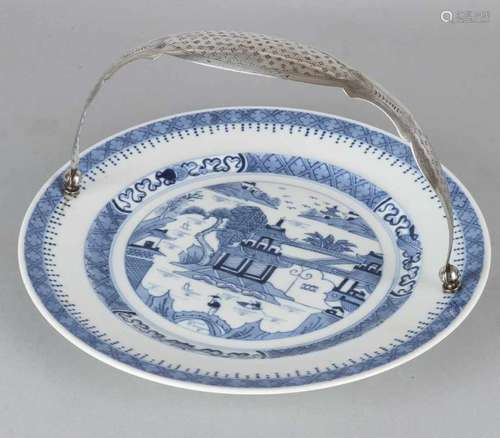 19th Century Chinese porcelain dish with Biedermeier silver bracket. Size: 15 x 25.5 cm ø. In good